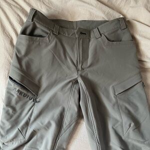 KUIU Men's Gray Attack Cargo Pants